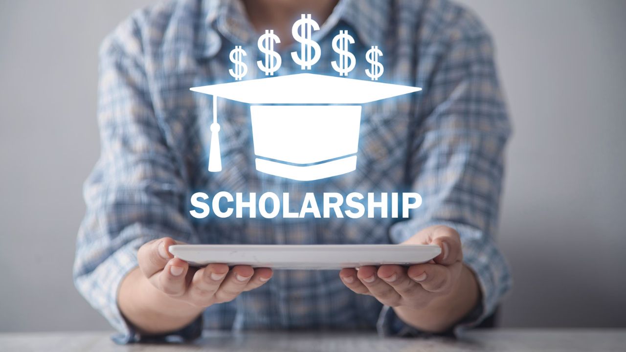 Difference Between a Bursary and a Scholarship